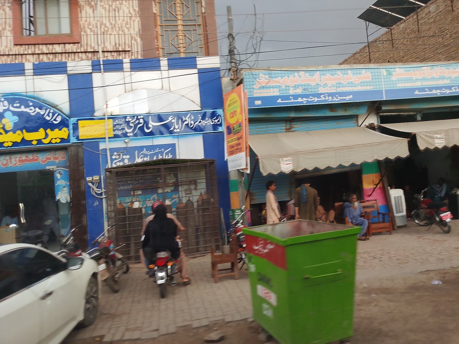 Ali finture and fome center