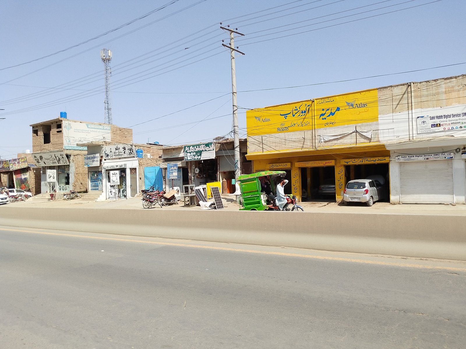 Medina auto shop in Dera ghazi Khan